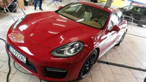 Porsche Panamera - dojazd do klienta, usuwanie smoły, czyczenie i konserwacja tapicerki skórzanej, mycie zewnętrzne, woskowanie ręczne, pranie wykładzin